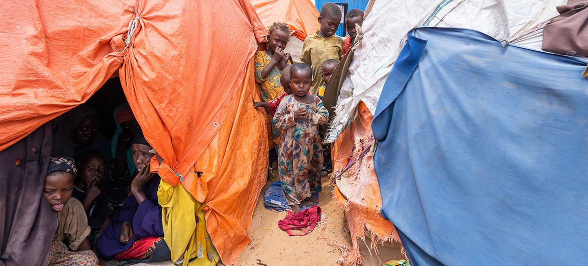 © UNICEF/Zerihun Sewunet Some 280 families fled to a camp for displaced people in Daniyle in southeastern Somalia in early 2023.